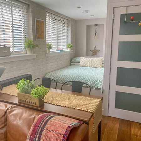 Stylish, Central Studio With Kitchen & Large Deck Fort William Dış mekan fotoğraf