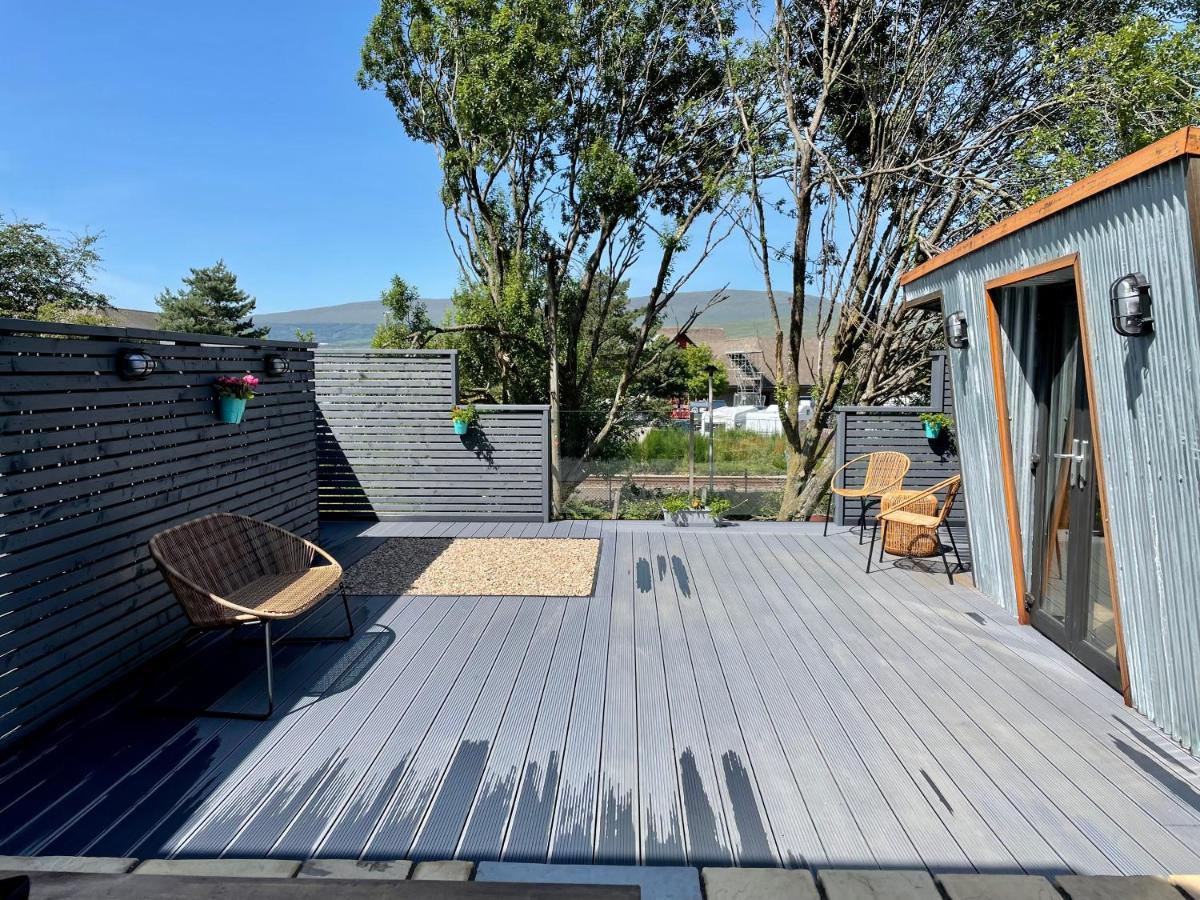 Stylish, Central Studio With Kitchen & Large Deck Fort William Dış mekan fotoğraf
