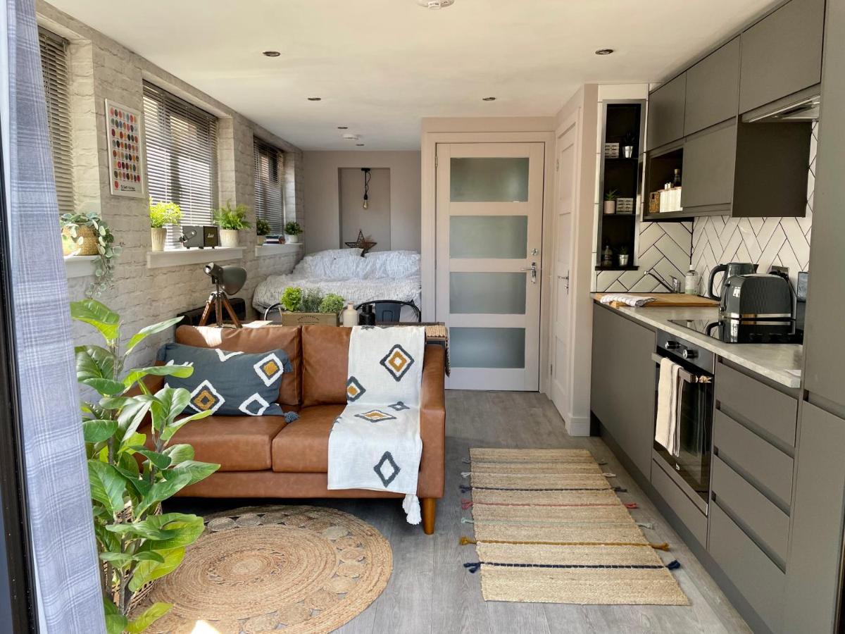 Stylish, Central Studio With Kitchen & Large Deck Fort William Dış mekan fotoğraf